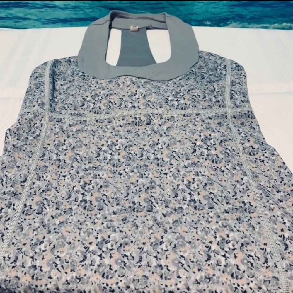 Lululemon Lulu Tank Gray White Print Scoop Neck Racerback Athletic Top Size 6 - Picture 10 of 12